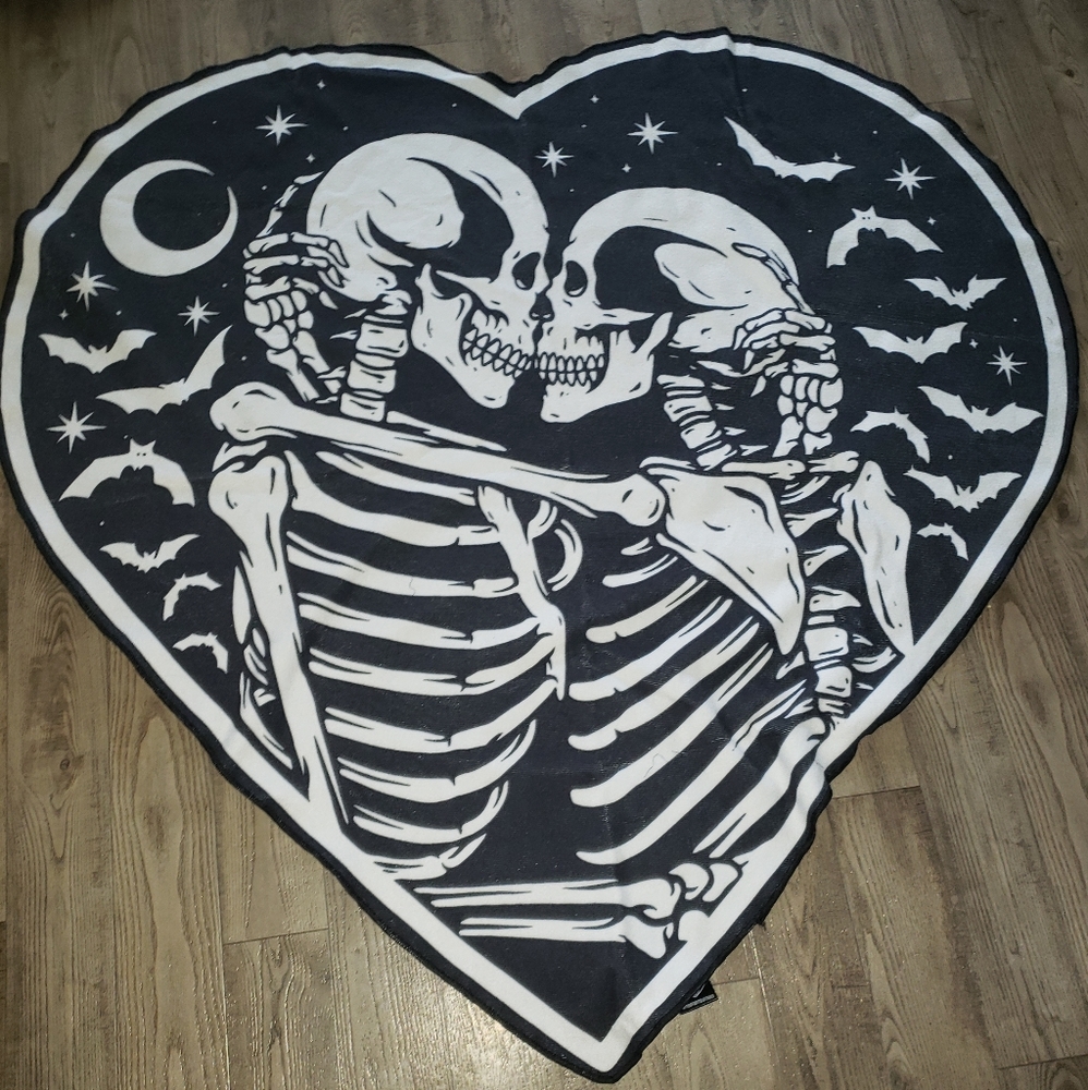 Too fast heart Beach towel